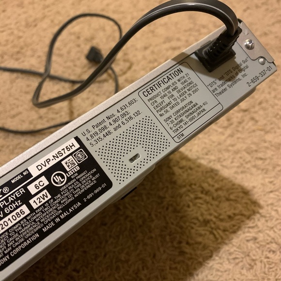 SONY DVD player with HDMI - Picture 14 of 16